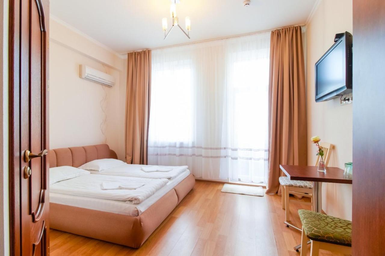 Orhideya Bed & Breakfast Лвив Екстериор снимка