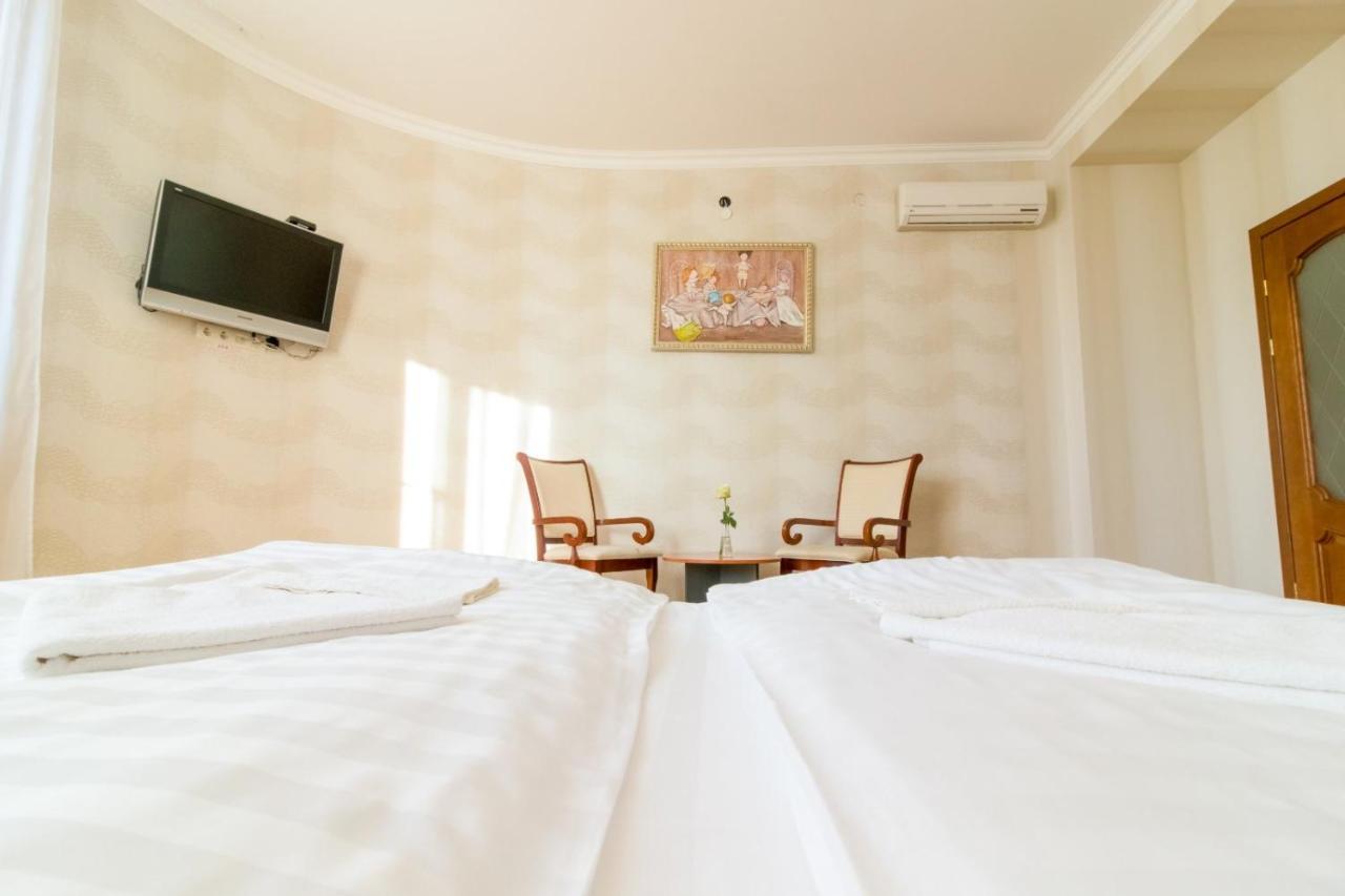 Orhideya Bed & Breakfast Лвив Екстериор снимка