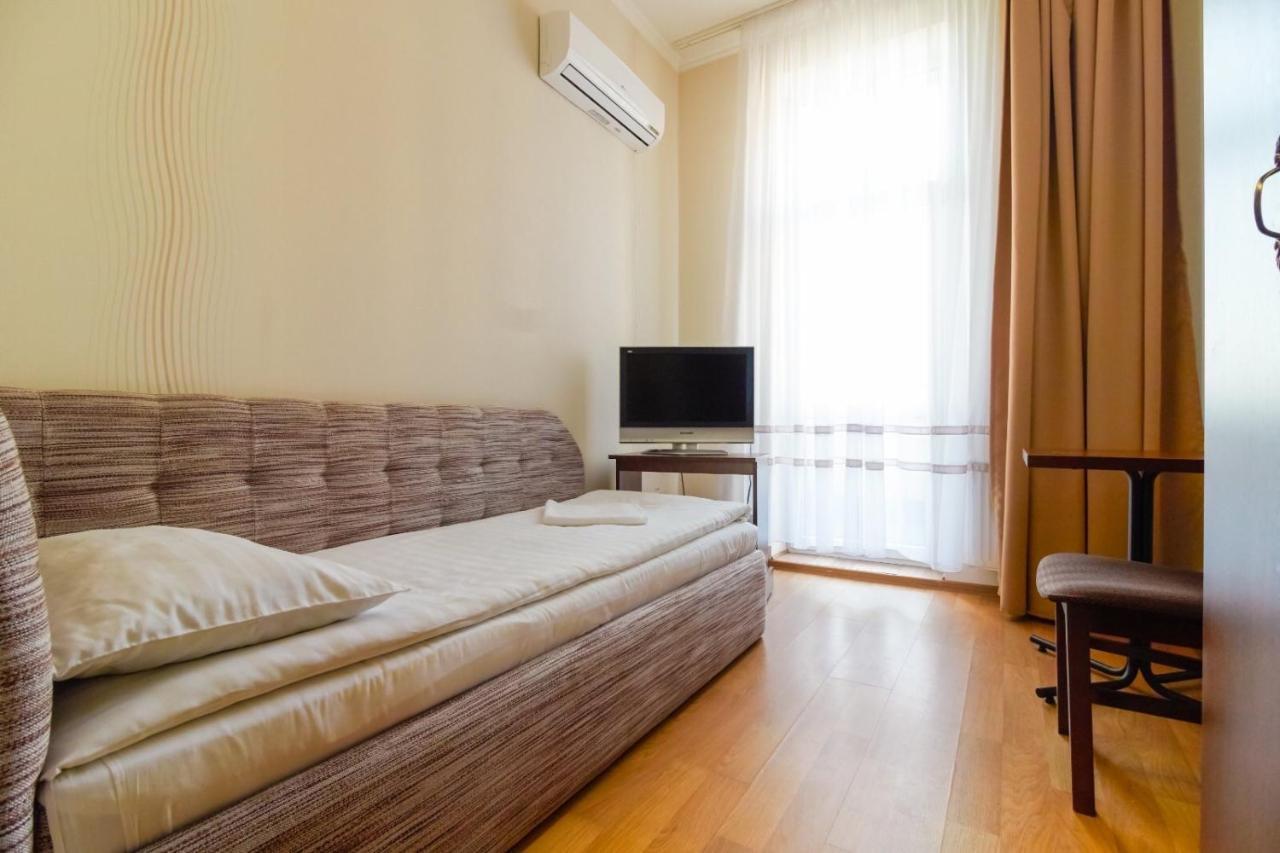 Orhideya Bed & Breakfast Лвив Екстериор снимка